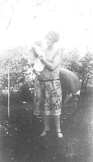 vera with mae dagion harriman ny 1926.jpg
